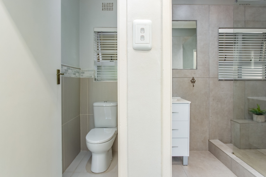 5 Bedroom Property for Sale in Uitsig Western Cape